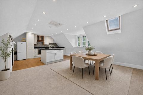 2 bedroom flat for sale, Flat D The Hollies, Weetwood Lane, Leeds, West Yorkshire, LS16