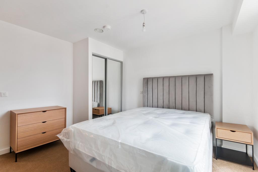 Apartment in Brighton, Round Hill - More