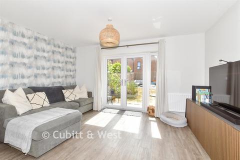 2 bedroom semi-detached house for sale, Mountain Street, Crawley RH11