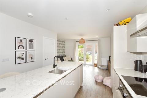 2 bedroom semi-detached house for sale, Mountain Street, Crawley RH11