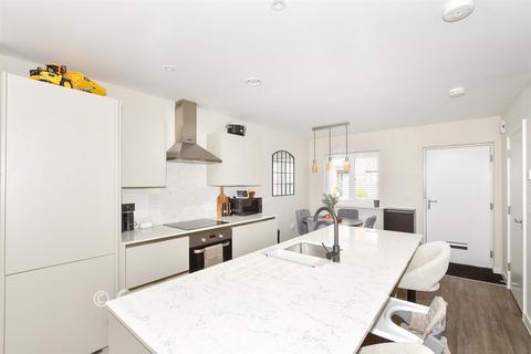 2 bedroom semi-detached house for sale, Mountain Street, Crawley RH11