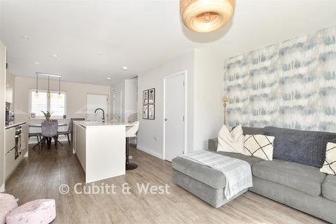 2 bedroom semi-detached house for sale, Mountain Street, Crawley RH11