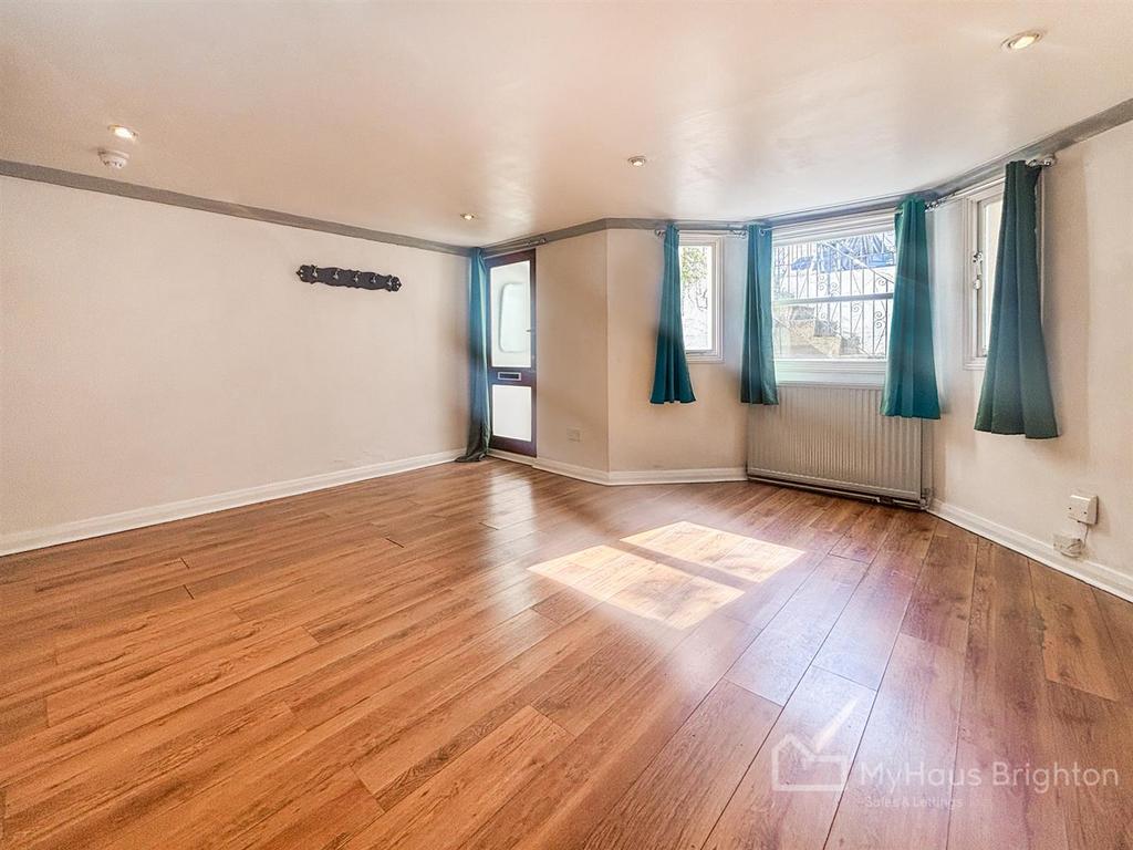 Apartment in Brighton - View 2