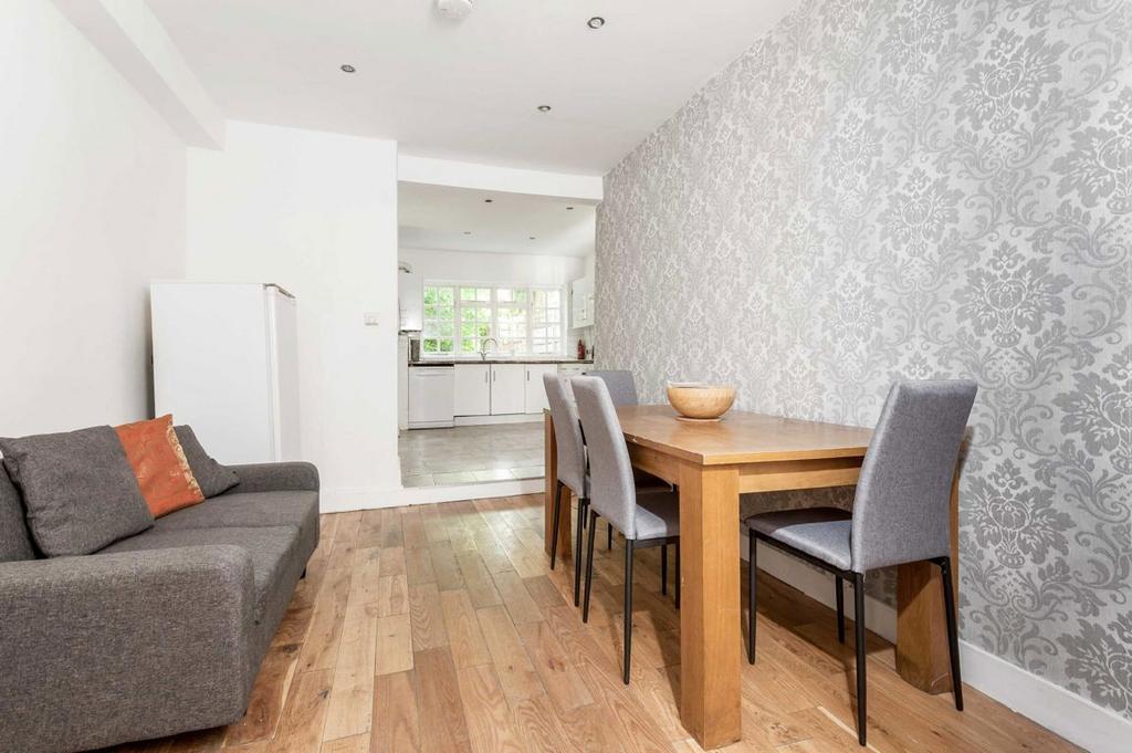 House in London - View 3