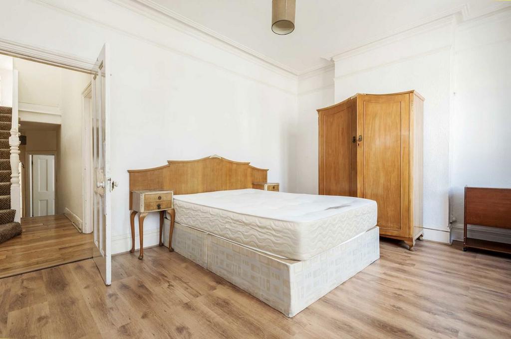 House in London - View 5