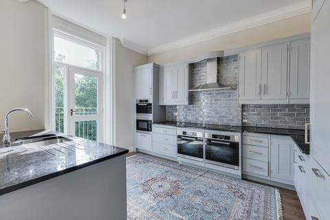 2 bedroom flat for sale, Flat C The Hollies, Weetwood Lane, Leeds, West Yorkshire, LS16