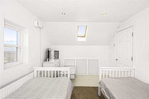 5 bedroom end of terrace house for sale, Simmons Drive, Essex RM8