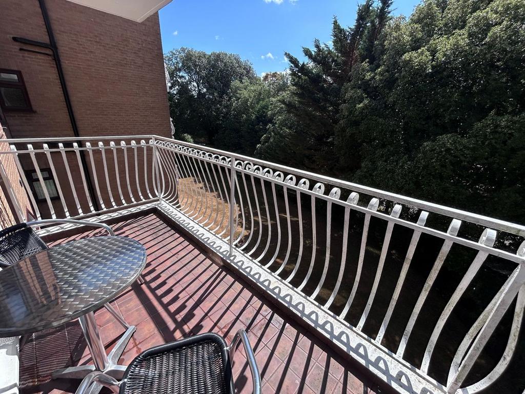 Apartment in DURLEY CHINE - View 2