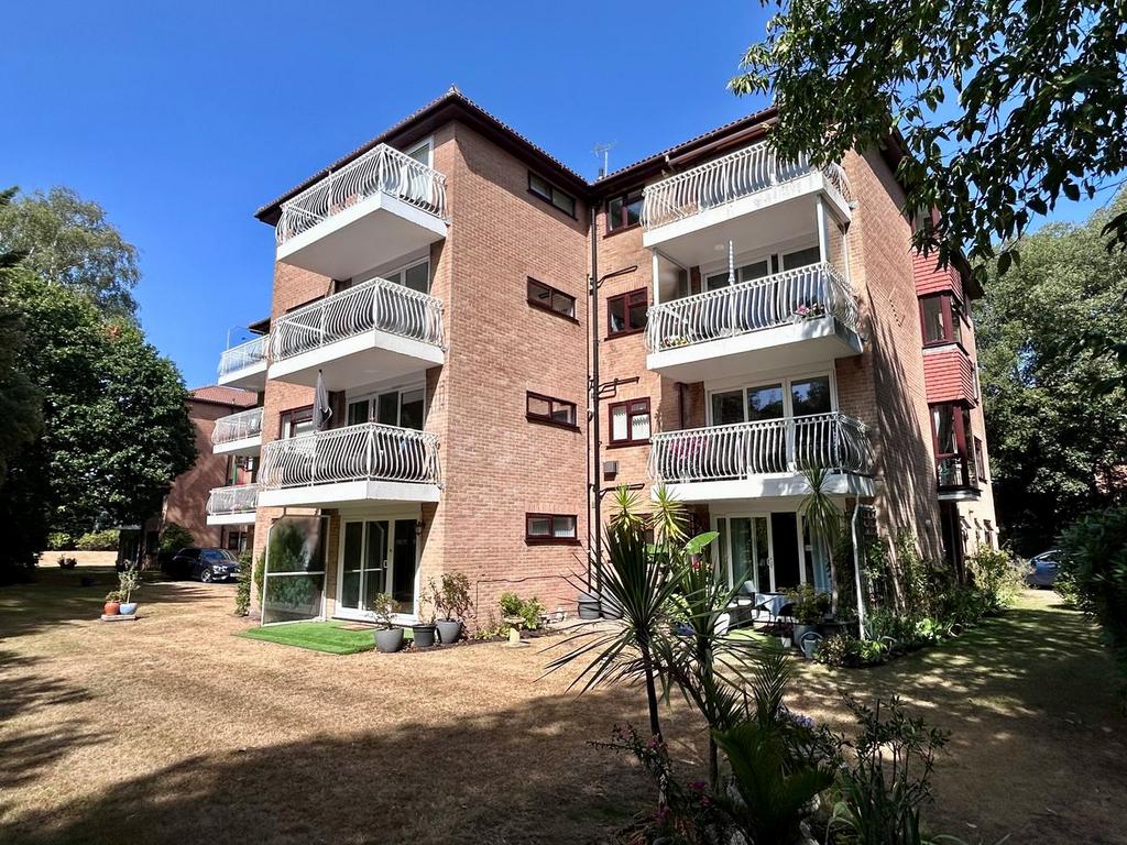 Apartment in DURLEY CHINE