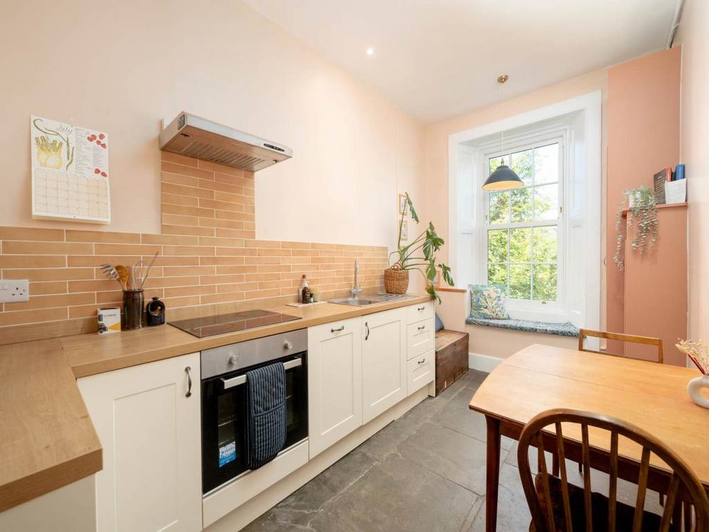 Apartment in Edinburgh - View 5