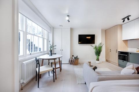 Studio to rent, Kensington Gardens Square, 32-33, London W2