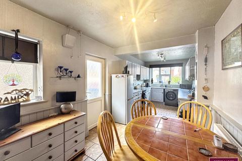 3 bedroom detached bungalow for sale, 24 Berwyn Crescent, Prestatyn, Denbighshire LL19 7UH