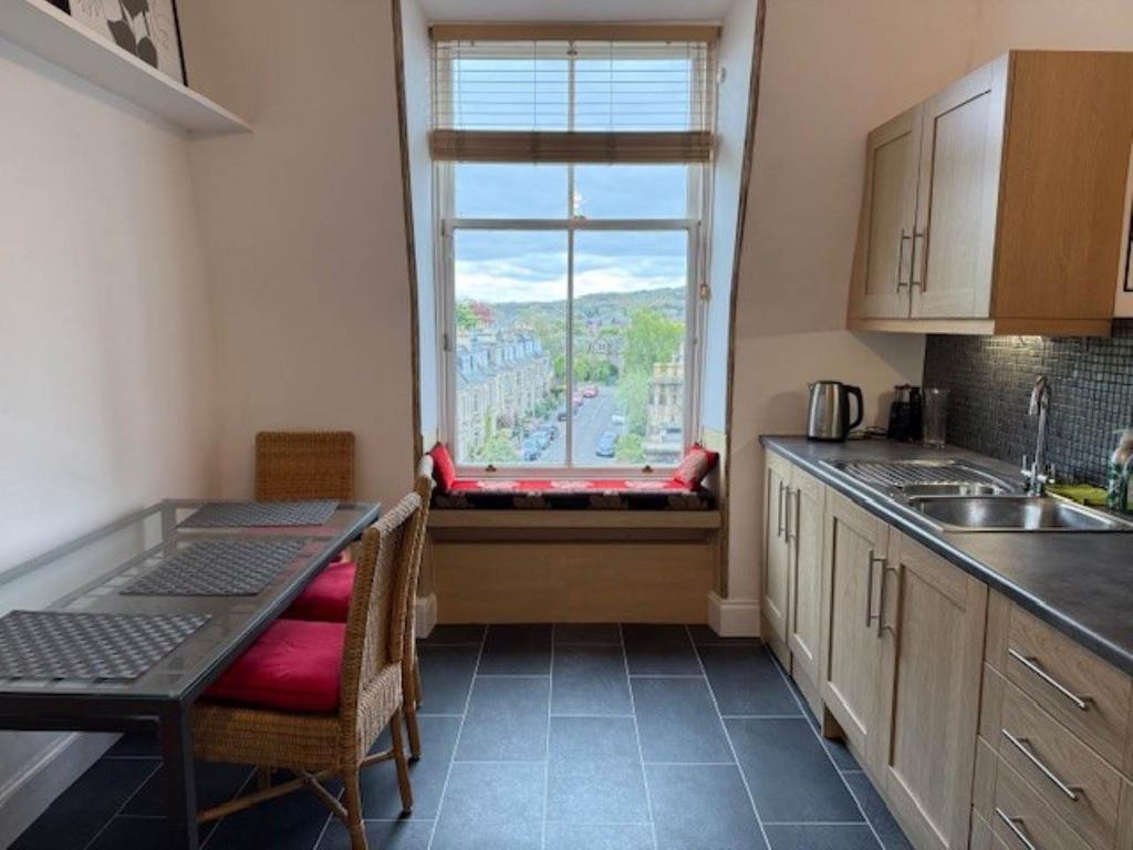 Apartment in Edinburgh, Merchiston - View 2