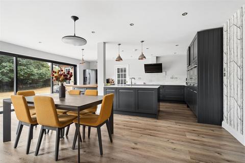 4 bedroom house for sale, Parkfield, Chorleywood WD3