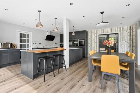4 bedroom house for sale, Parkfield, Chorleywood WD3