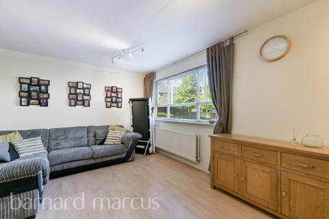 2 bedroom flat to rent, Chertsey Road, FELTHAM