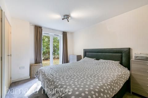 2 bedroom flat to rent, Chertsey Road, FELTHAM
