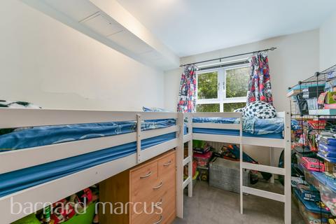 2 bedroom flat to rent, Chertsey Road, FELTHAM