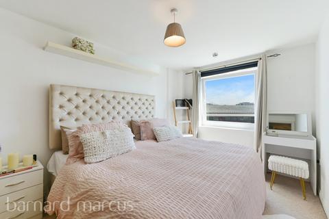 2 bedroom flat to rent, Tilley Road, FELTHAM