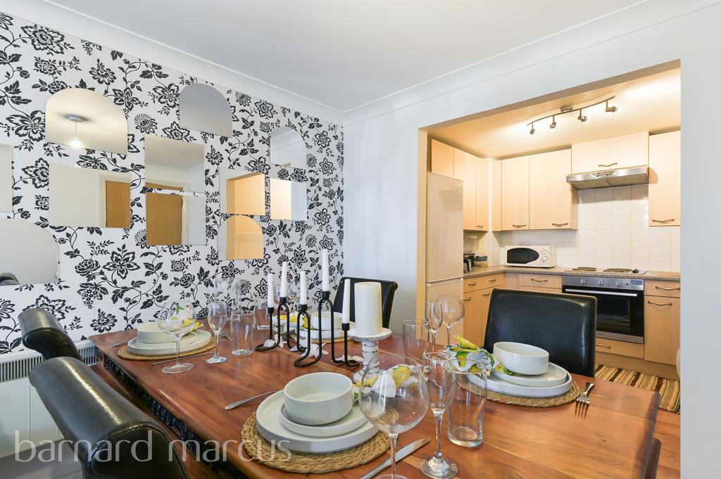 Apartment in FELTHAM - View 3