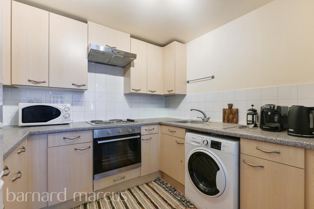 Apartment in FELTHAM - View 5