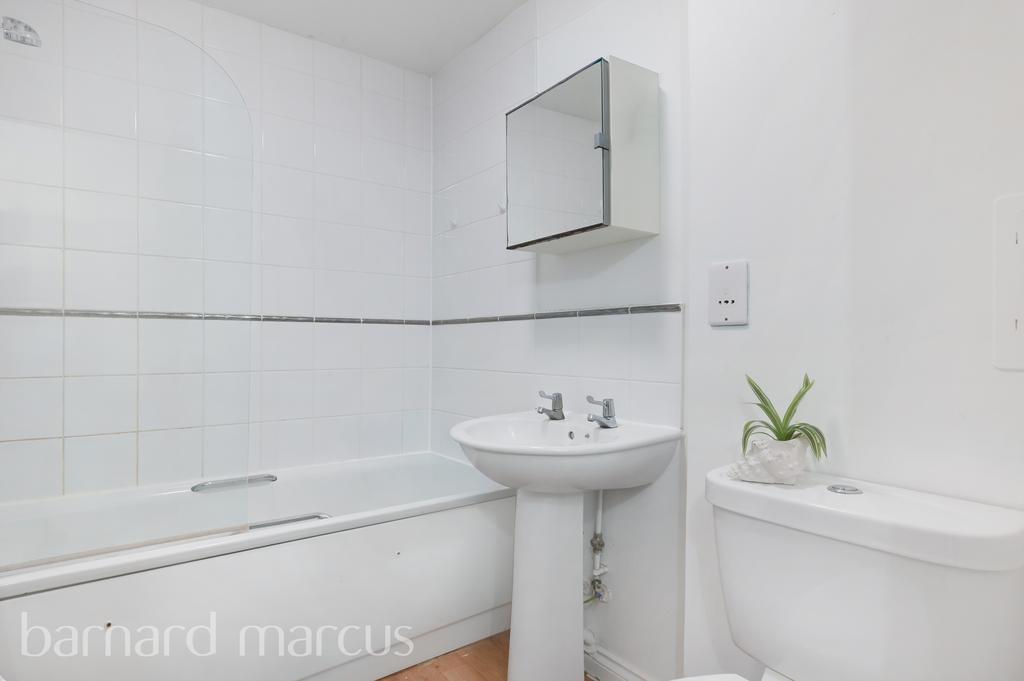 Apartment in FELTHAM - More