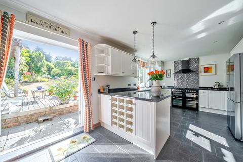 4 bedroom house for sale, Garlichill Road, Epsom, KT18