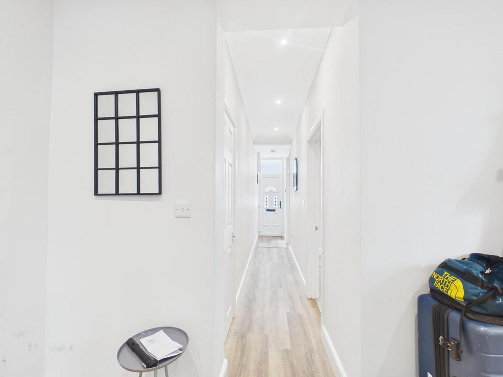 House in London - View 5
