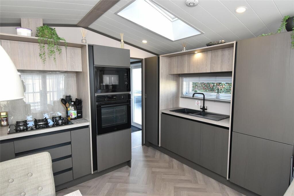 House in Amotherby - More