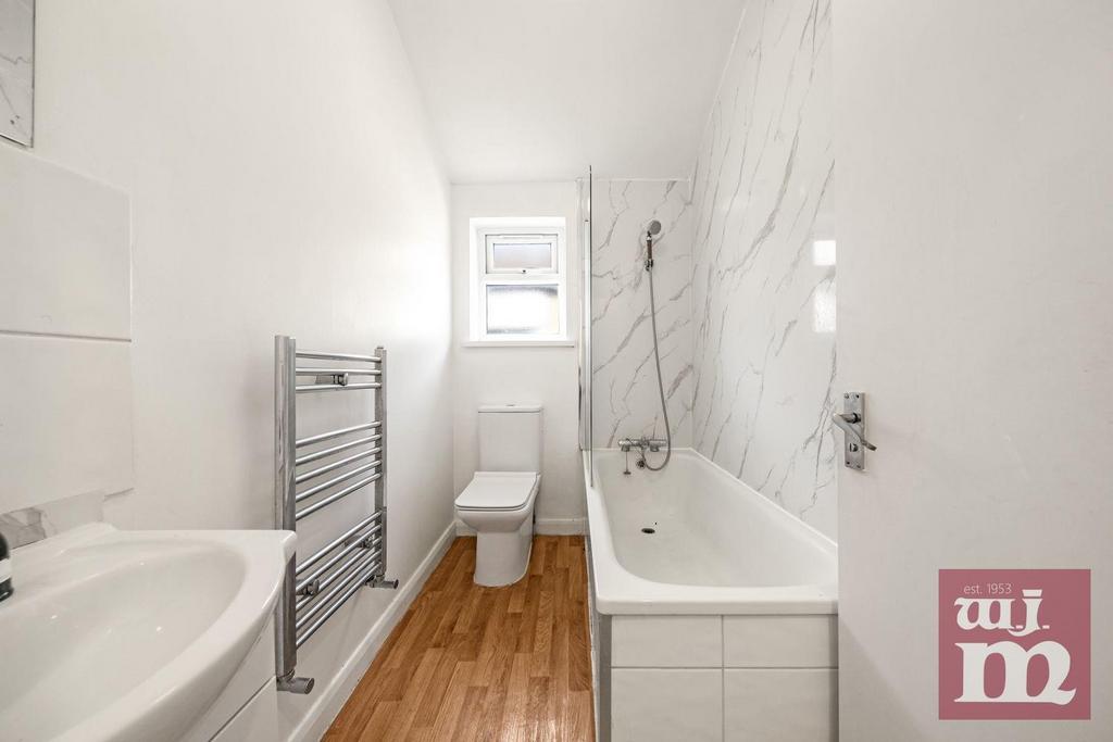 Apartment in Stratford, - View 3