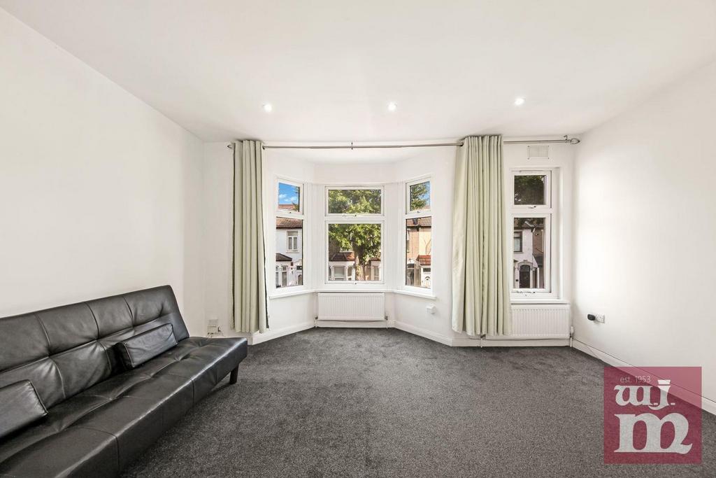 Apartment in Stratford, - More