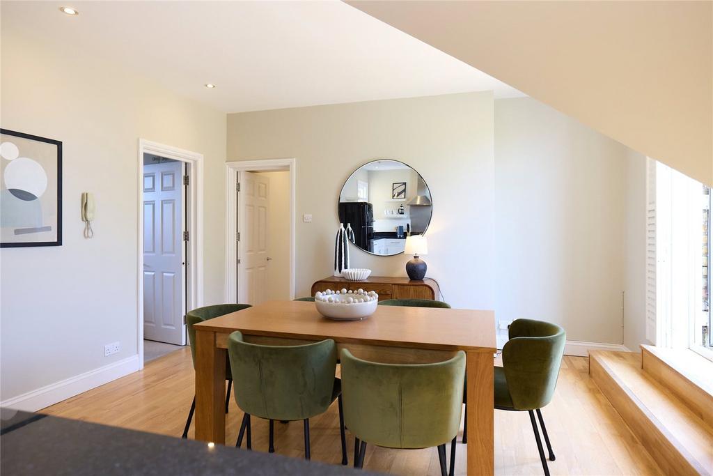 Apartment in London, Wandsworth - More