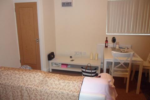 2 bedroom flat to rent, Walsgrave Road, Stoke CV2