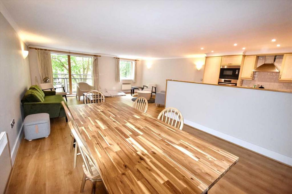 Apartment in Chiswick - View 2
