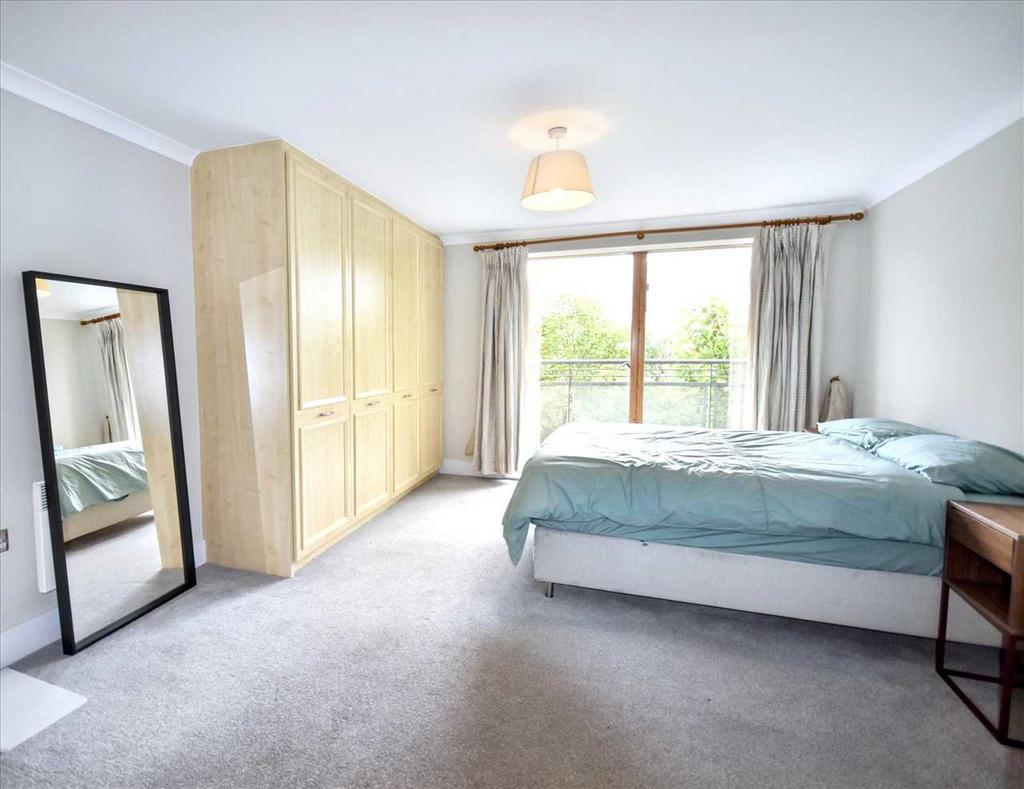 Apartment in Chiswick - View 4