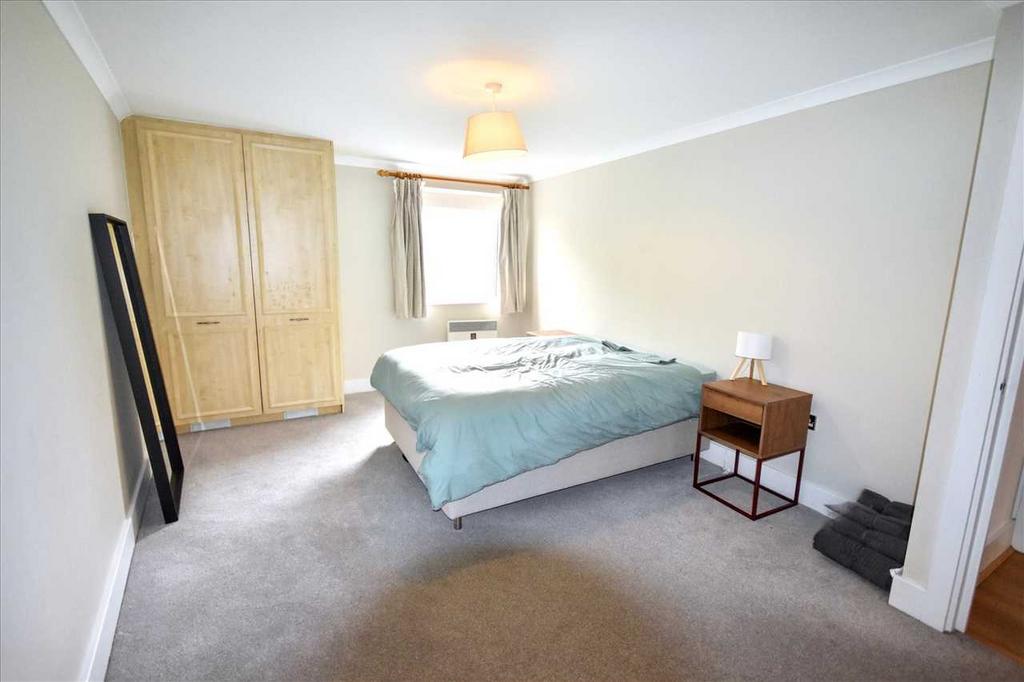 Apartment in Chiswick - View 5