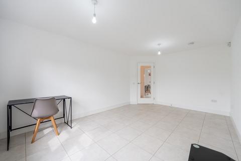 3 bedroom semi-detached house to rent, Raeside Grove, Newton Mearns, Glasgow, East Renfrewshire, G77