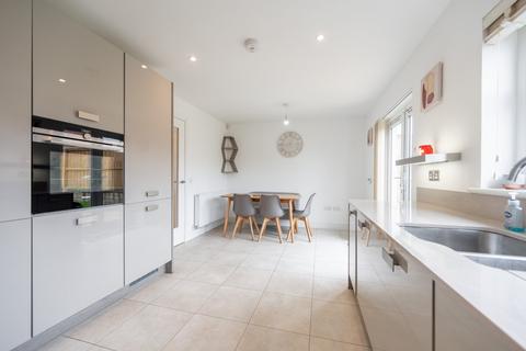 3 bedroom semi-detached house to rent, Raeside Grove, Newton Mearns, Glasgow, East Renfrewshire, G77