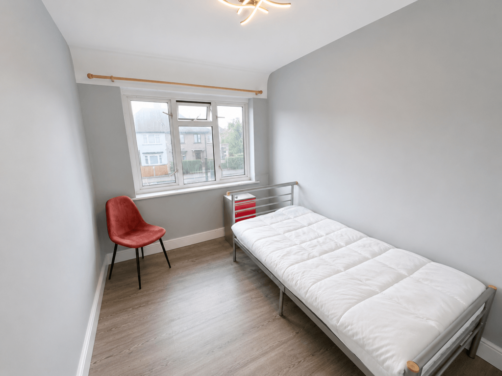Apartment in FELTHAM - View 3