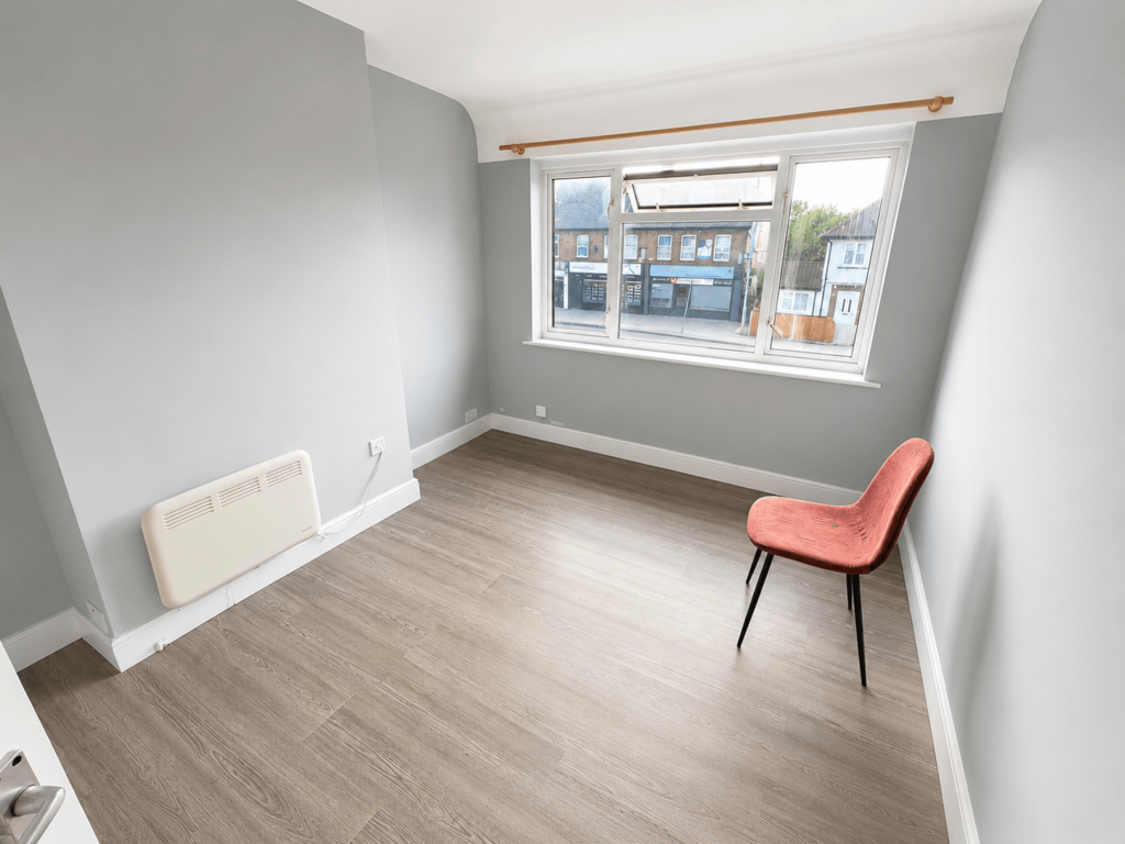 Apartment in FELTHAM - View 2