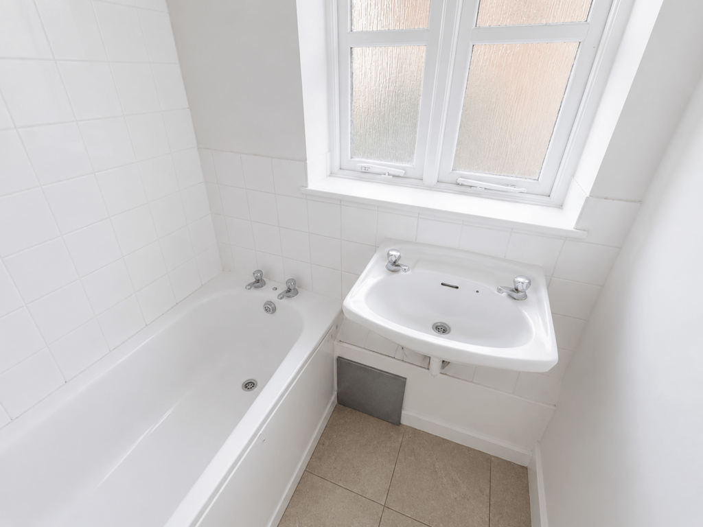 Apartment in FELTHAM - View 4