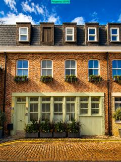 2 bedroom end of terrace house to rent, Lexham Mews, London, W8 6JW