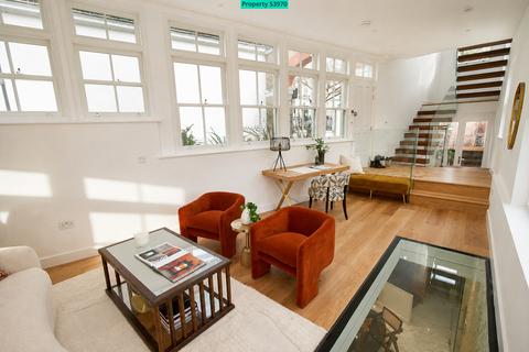 2 bedroom end of terrace house to rent, Lexham Mews, London, W8 6JW