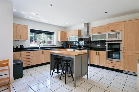 5 bedroom detached house for sale, Killowen Close, Tadworth