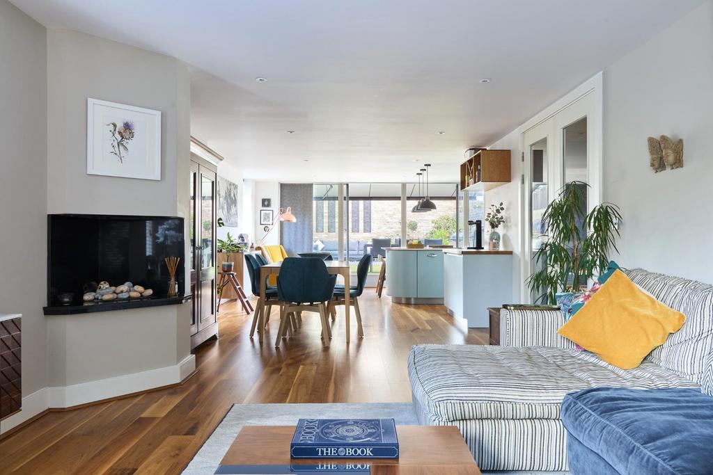 House in Cambridge, Petersfield - More