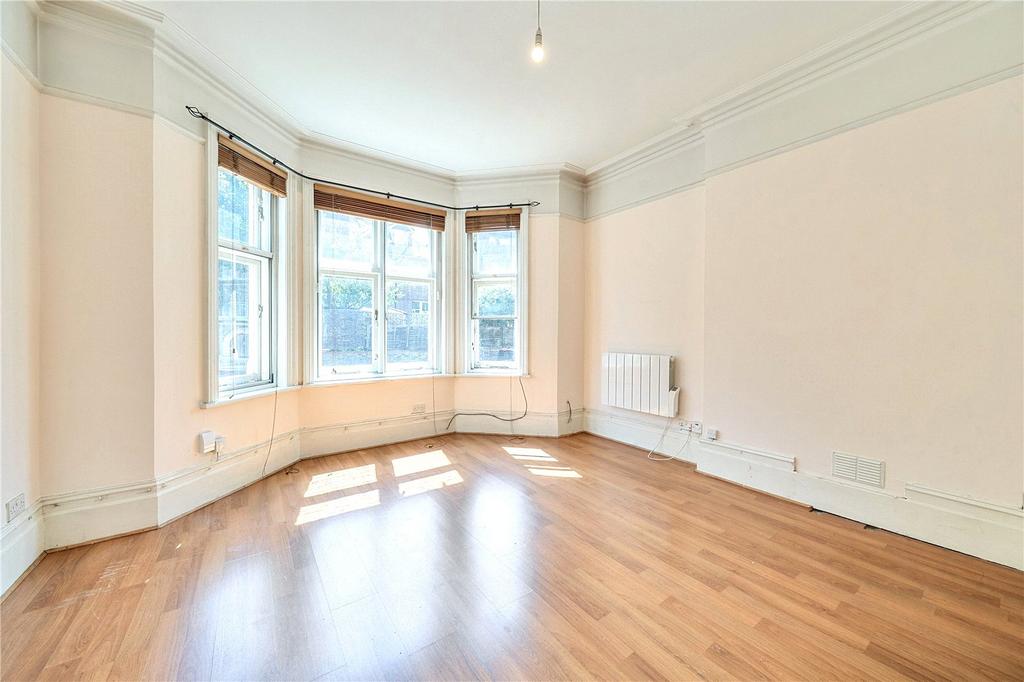 Apartment in Surbiton - View 3