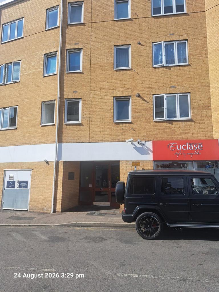 Apartment in ROMFORD - View 3