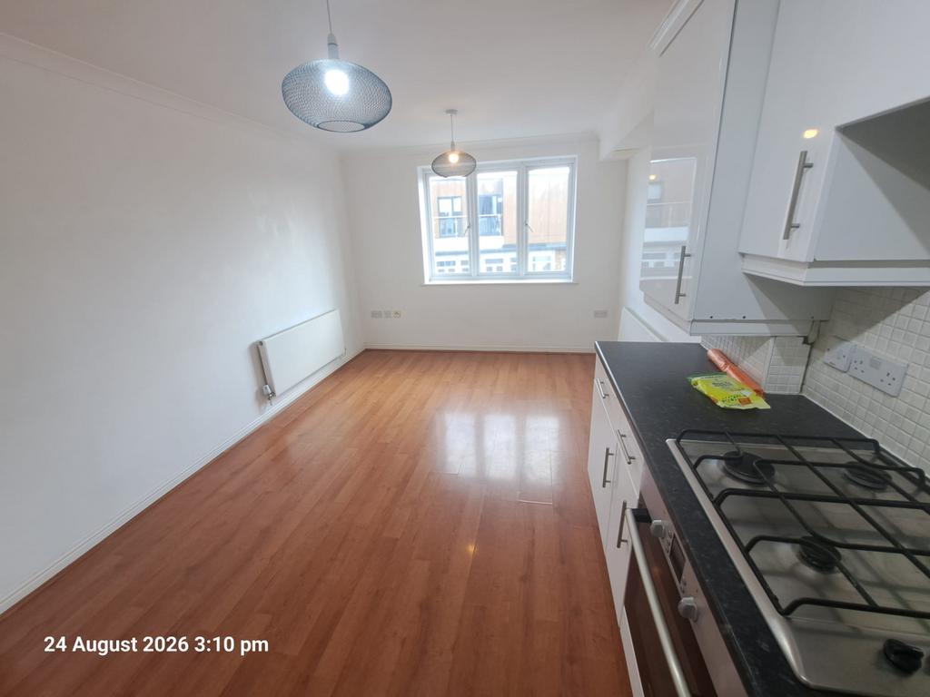 Apartment in ROMFORD - More