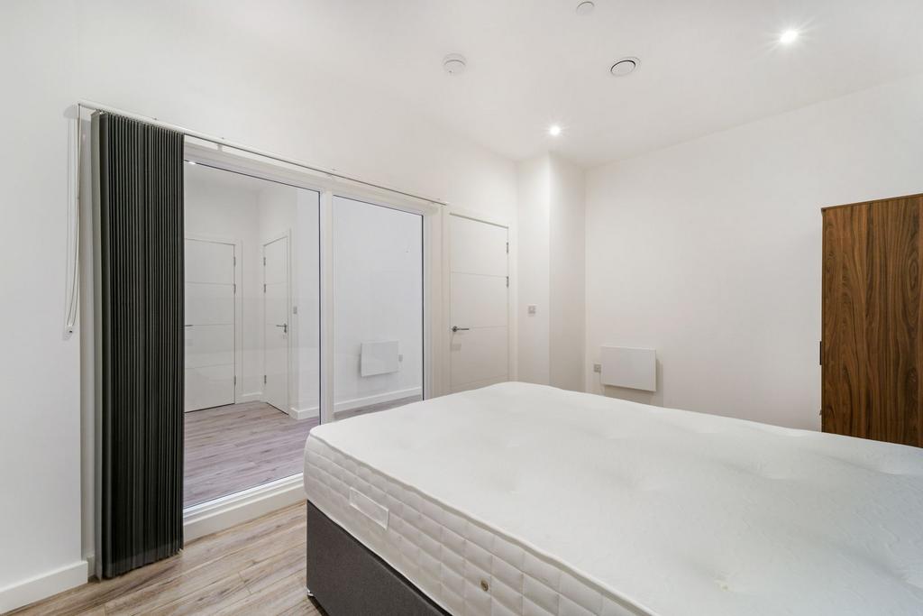 House in Uxbridge - View 5