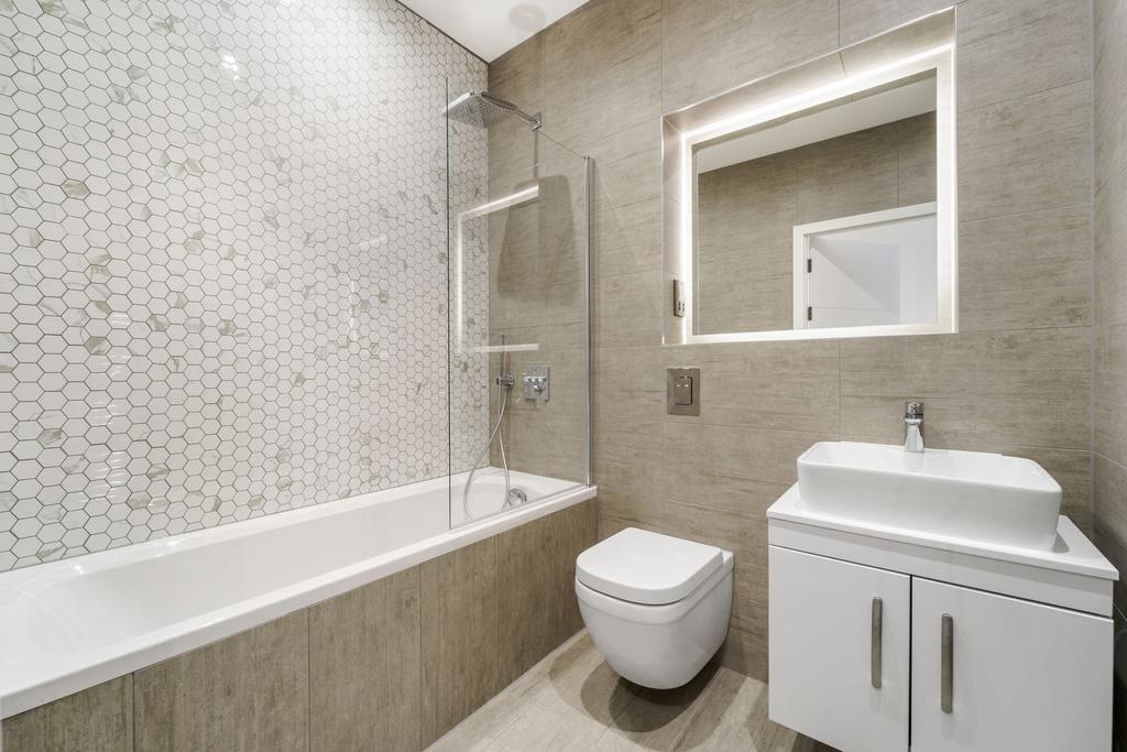 House in Uxbridge - More
